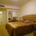 2476   hotel bedroom
