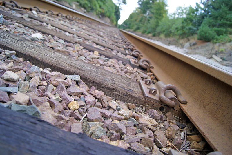<p>Railroad Tracks</p>Sony A-330 DSLR