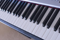 4024-piano keyboard