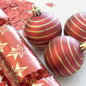 3626-red christmas balls and cracker