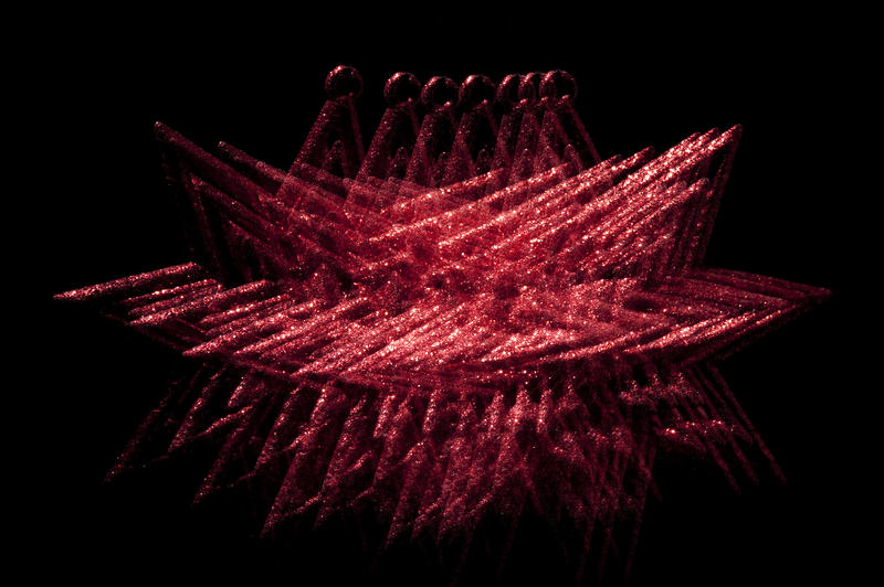 a motion effect red coloured christmas star