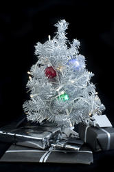4708   decorated miniature christmas tree