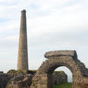 7268   Ruined arch and chimney, Botallack mine