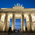 7062   The Brandenburg Gate at night