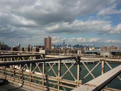 6644   View of the steel frame of Brooklyn bridge