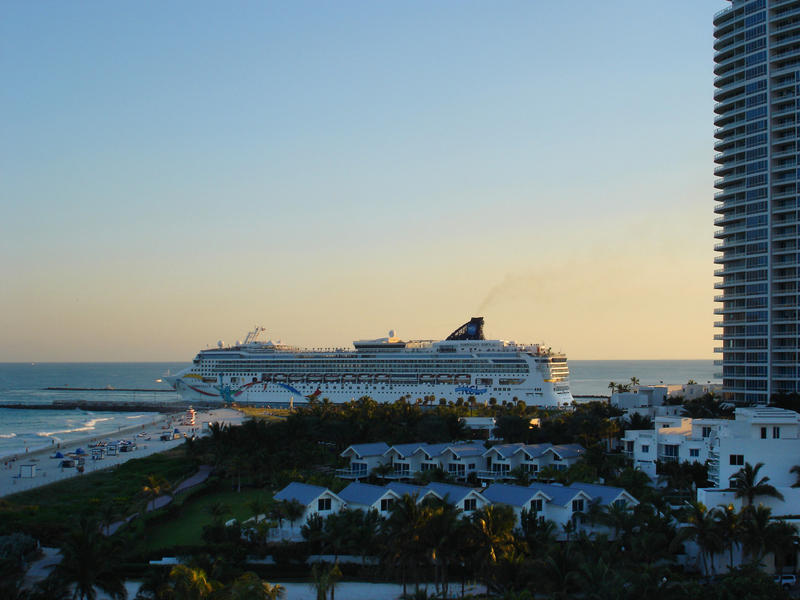 a cruise liner leaving the cruise terminal in miami