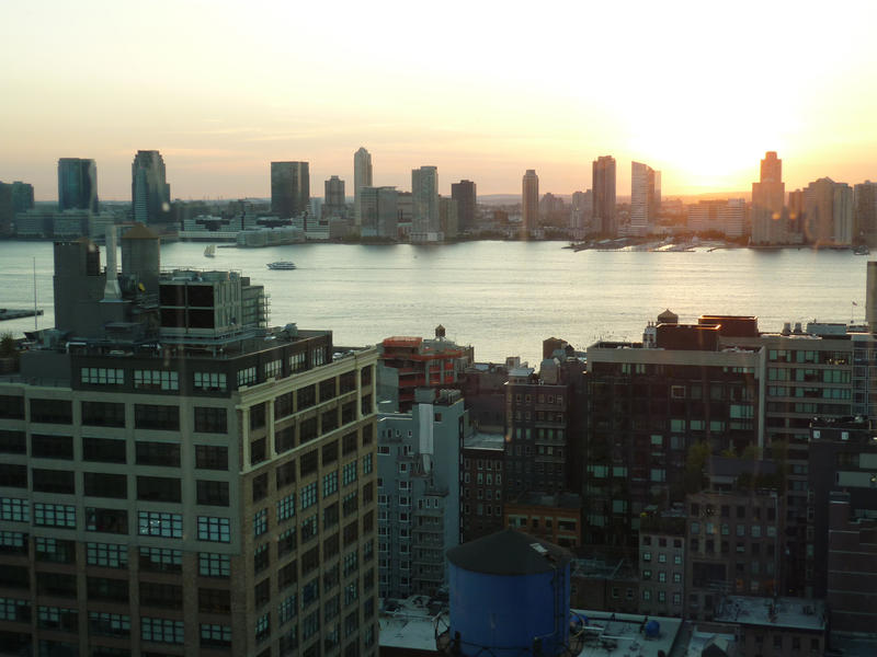 Sunset over the East River, the tidal strait between Manhattan, New york and Long Island
