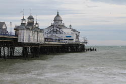 5231   eastbourne pier from the beach