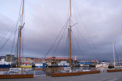 5865   boat masts
