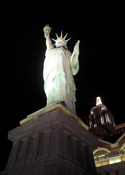 <p>Statue of Liberty (New York, New York), Las Vegas.</p>