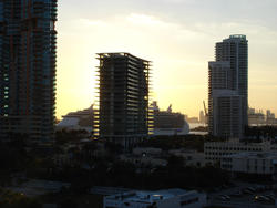 6498   Passenger liner in Miami at sunset