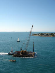 6507   Floating crane being transported by sea