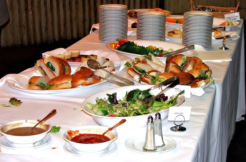 <p>table spread with varity of food for lunch&nbsp;</p>