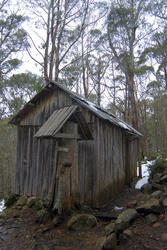 5882   wooden trappers hut