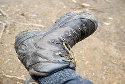 5872   muddy walking boot