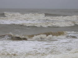 5455   waves crashing at southwold