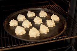 8453   Christmas cookies baking in the oven