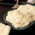 9952   Preparing cottage pie with potato topping