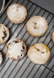 8498   Traditional home baked fruity Christmas mince pies