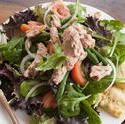 8513   Salad nicoise topped with tuna