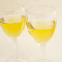 11646   Two glasses of white wine