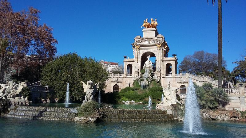 <p>On the walk to the Barcelona Zoo is this fantastic water feature in the park.</p>
