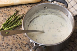 13012   Stainless steel pot with herbed white sauce