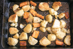 17186   Roast vegetables on a metal baking tray
