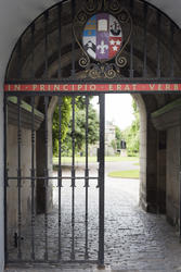 12842   Entrance gate to St Andrews University