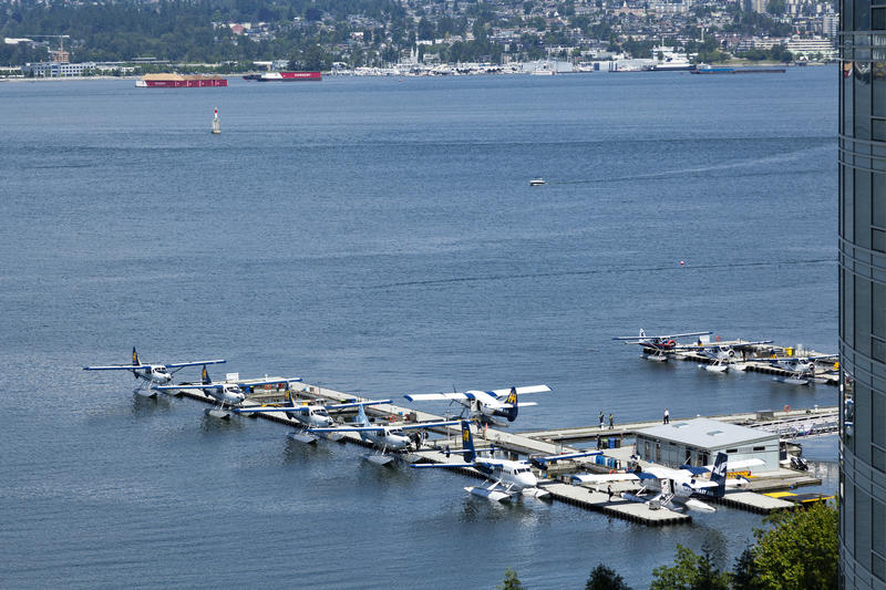 <p>Sky planes in the jetty - downtown Vancouver at Coal Harbour</p>
