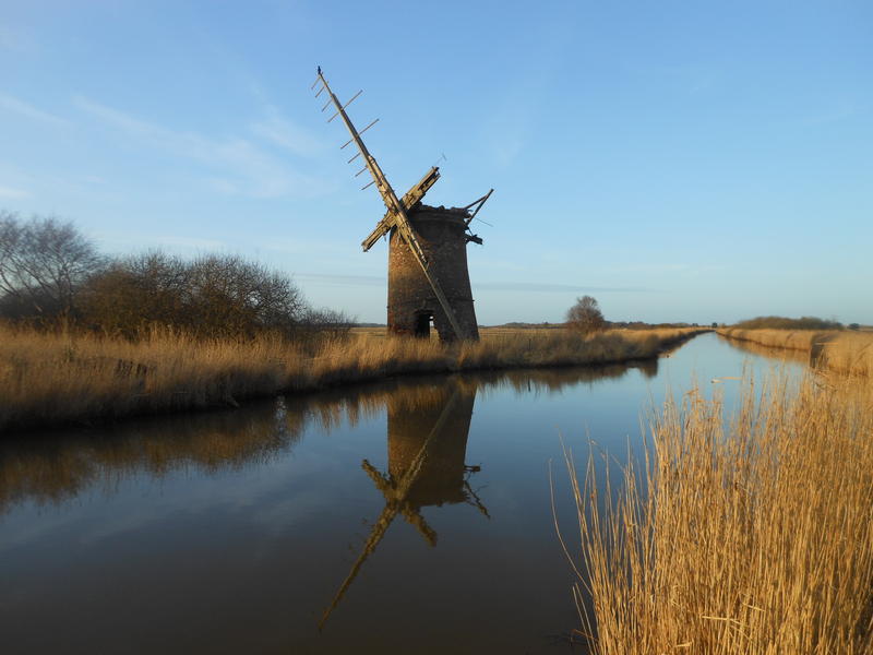 <p>The Norfolk Broads UK abandoned windmill</p>
