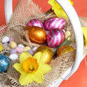 17340   Festive Easter decoration in basket